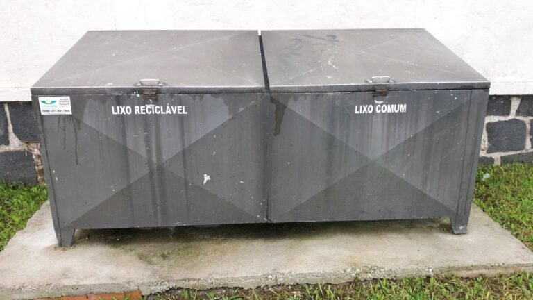 Lixeiras na via pública