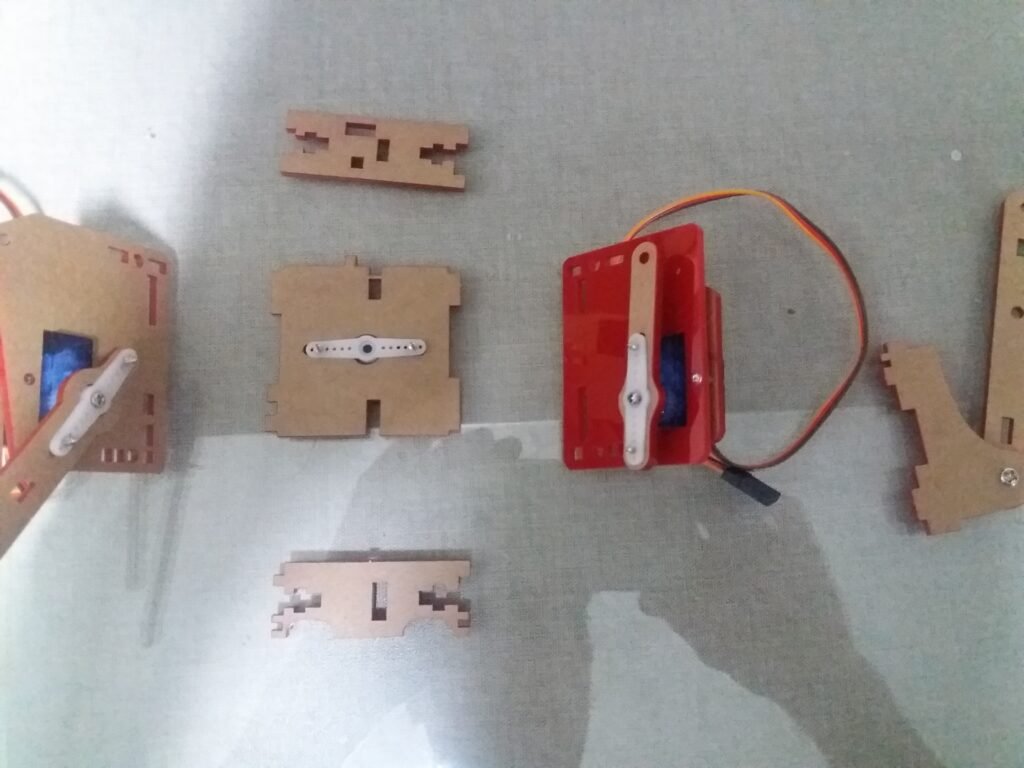 caixa móvel do braço robótico sem microcontrolador