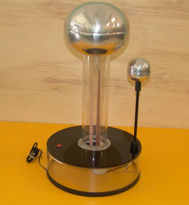 Van de Graaff generator: how it works?