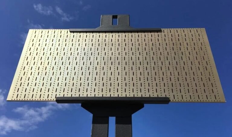 Introduction to phased array antennas