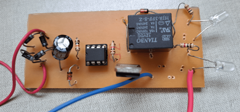 Carregador automático de bateria