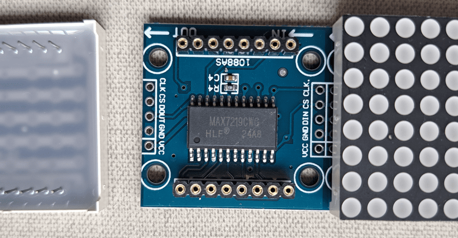o chip que controla as matrizes de LEDs