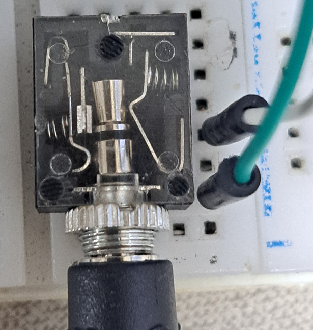 current sensor plug on jack J-2.