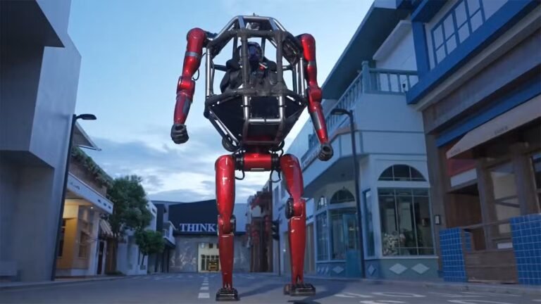GD01, the transformable and manned mecha